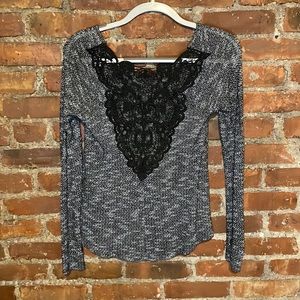 Light sweater with back lace details
